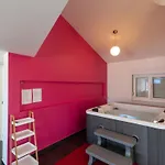 Moderne Mit Gartennutzung- Einem G By Interhome * Traù