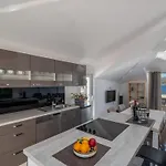 Moderne Mit Gartennutzung- Einem G By Interhome *