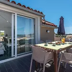 Moderne Mit Gartennutzung- Einem G By Interhome Traù