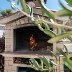 Moderne Mit Gartennutzung- Einem G By Interhome *