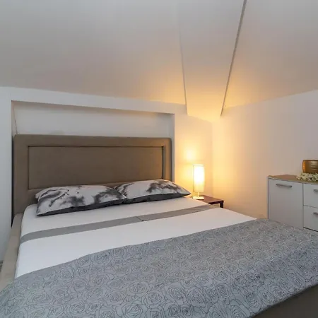 Moderne Mit Gartennutzung- Einem G By Interhome Apartment