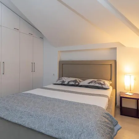 Apartment Moderne Mit Gartennutzung- Einem G By Interhome *