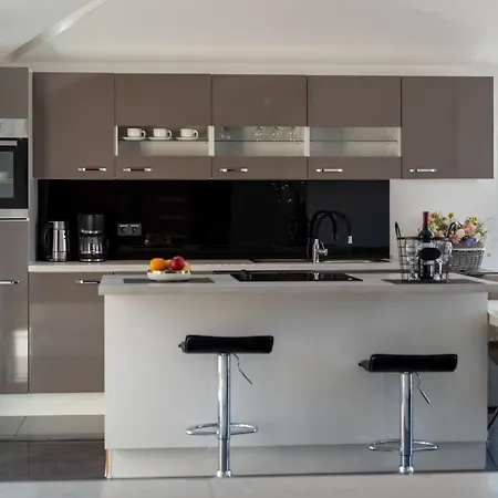 شقة Moderne Mit Gartennutzung- Einem G By Interhome