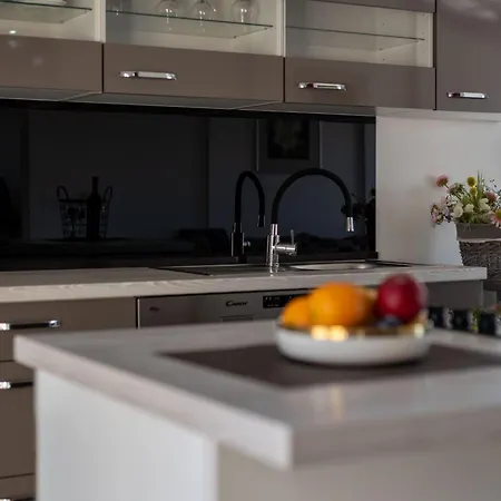 شقة Moderne Mit Gartennutzung- Einem G By Interhome *