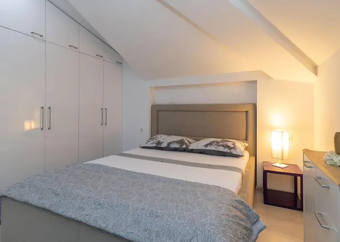 Apartment Moderne Mit Gartennutzung- Einem G By Interhome *