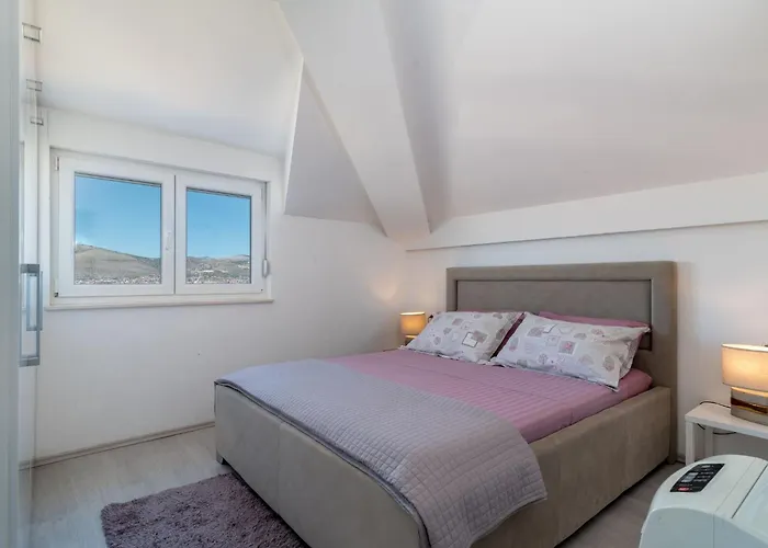 Moderne Mit Gartennutzung- Einem G By Interhome Apartment Trogir