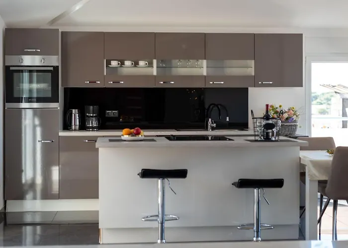 Apartment Moderne Mit Gartennutzung- Einem G By Interhome