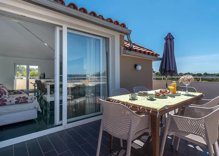 Moderne Mit Gartennutzung- Einem G By Interhome Trogir