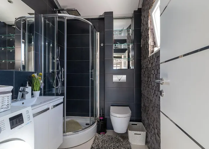 Apartment Moderne Mit Gartennutzung- Einem G By Interhome Trogir