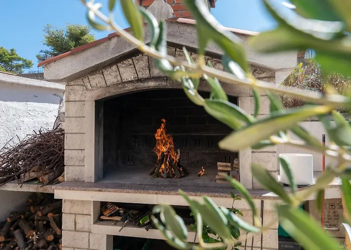 Moderne Mit Gartennutzung- Einem G By Interhome *